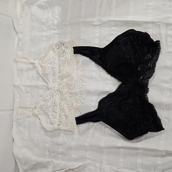 aerie Other - Aerie Beautiful Lace - 2 Stretchy bralettes - Black and Cream colors Floral lace